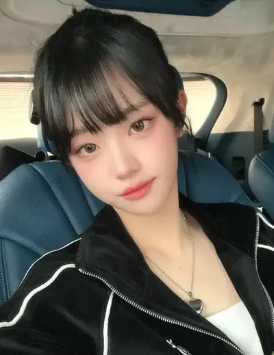 과거 떡볶이집 아줌마룩 했던 QWER 쵸단 ㄷㄷㄷㄷ